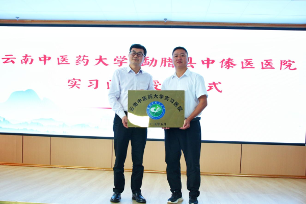 邱勇赴勐腊县访企拓岗...